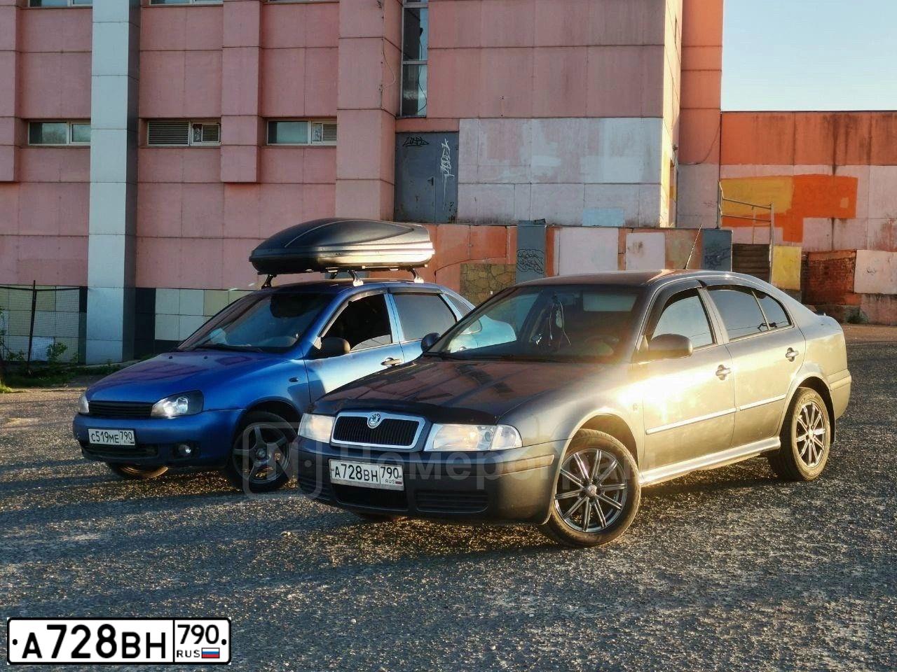 Фото автомобиля SKODA OCTAVIA, 2010 — госномер А728ВН790. Цвет: темно-серый