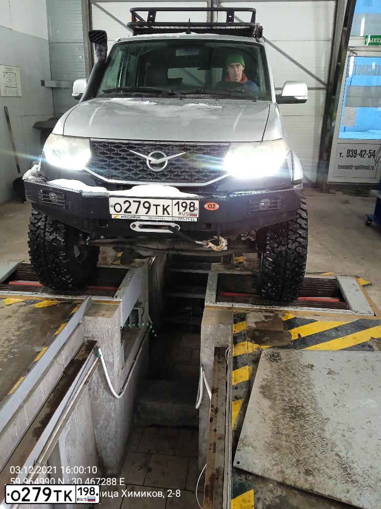 Фото автомобиля UAZ 3163 PATRIOT, 2017 — госномер О279ТК198. Цвет: СЕРЕБРИСТЫЙ МЕТАЛЛИК