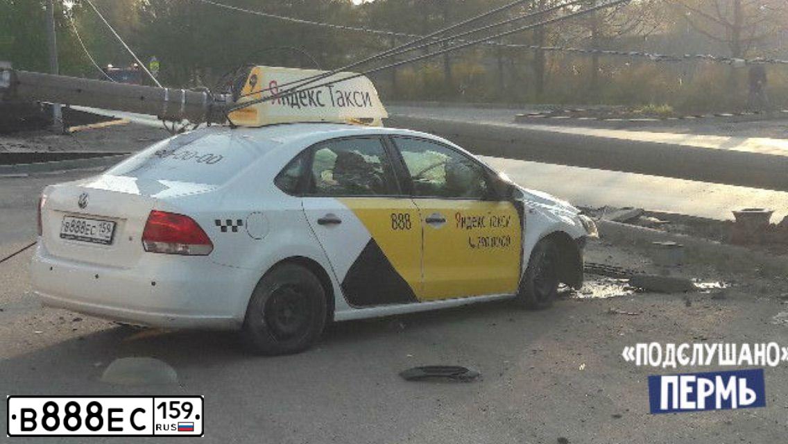 Фото автомобиля VOLKSWAGEN POLO, 2012 — госномер В888ЕС159. Цвет: Белый