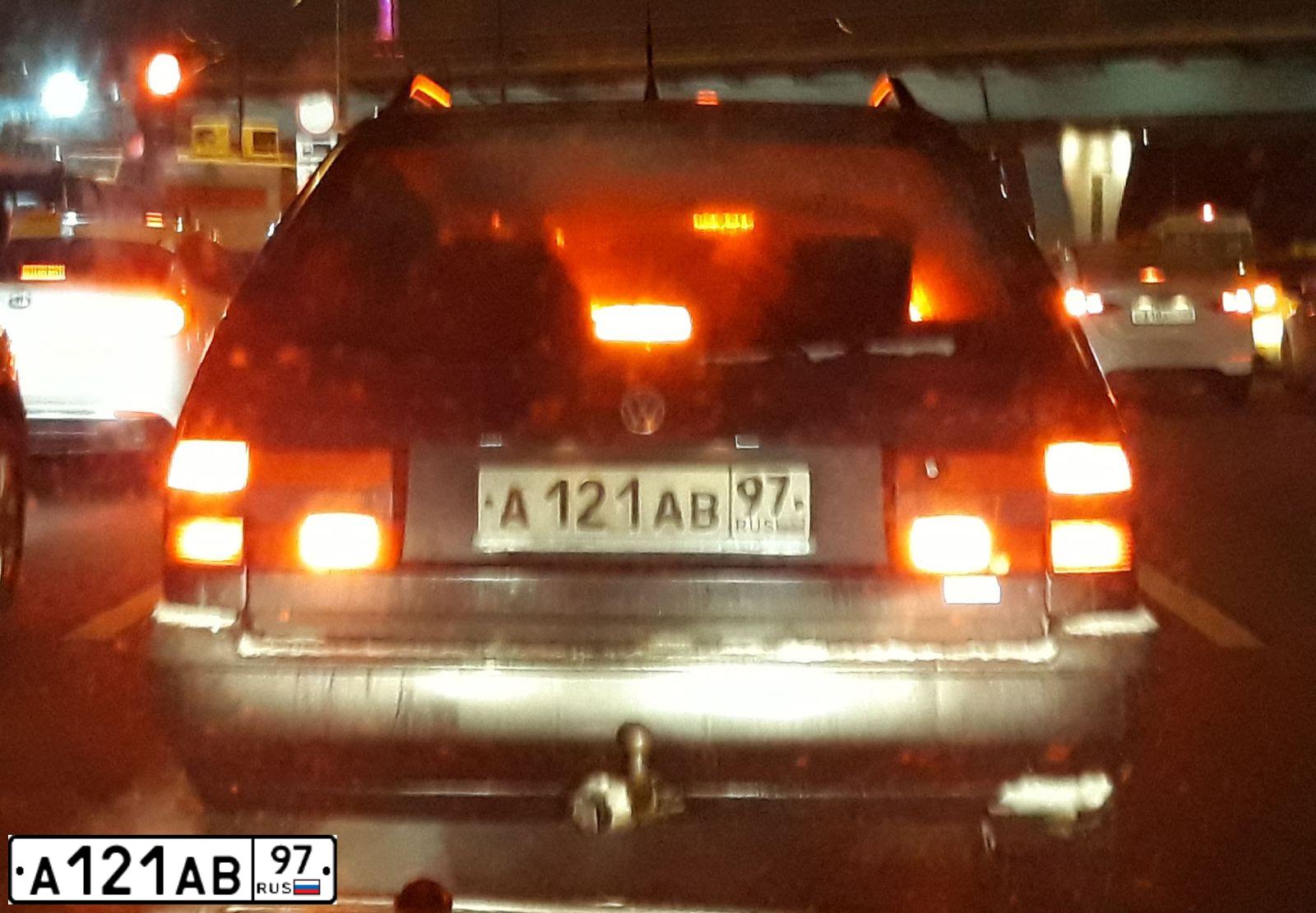 Фото автомобиля VOLKSWAGEN PASSAT, 1996 — госномер А121АВ97. Цвет: ЧЕРНЫЙ