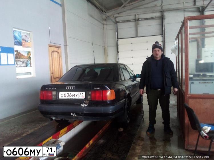 Фото автомобиля AUDI 100, 1991 — госномер С888СУ71. Цвет: ТЕМНО СИНИЙ