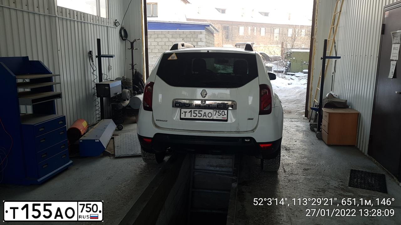 Фото автомобиля RENAULT DUSTER, 2015 — госномер Р053КР75. Цвет: Белый
