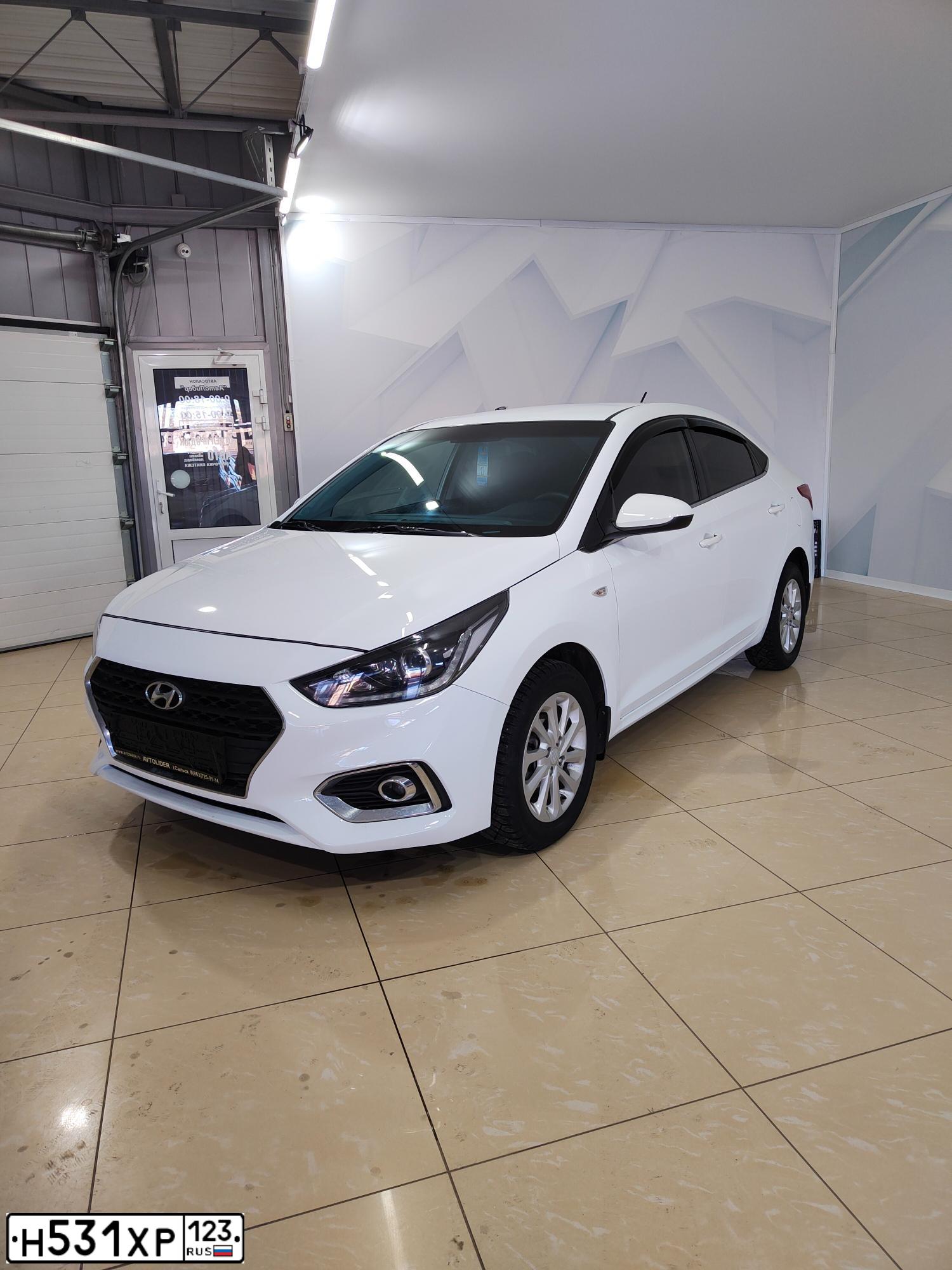 Фото автомобиля HYUNDAI SOLARIS, 2018 — госномер Х469ОТ37. Цвет: Белый