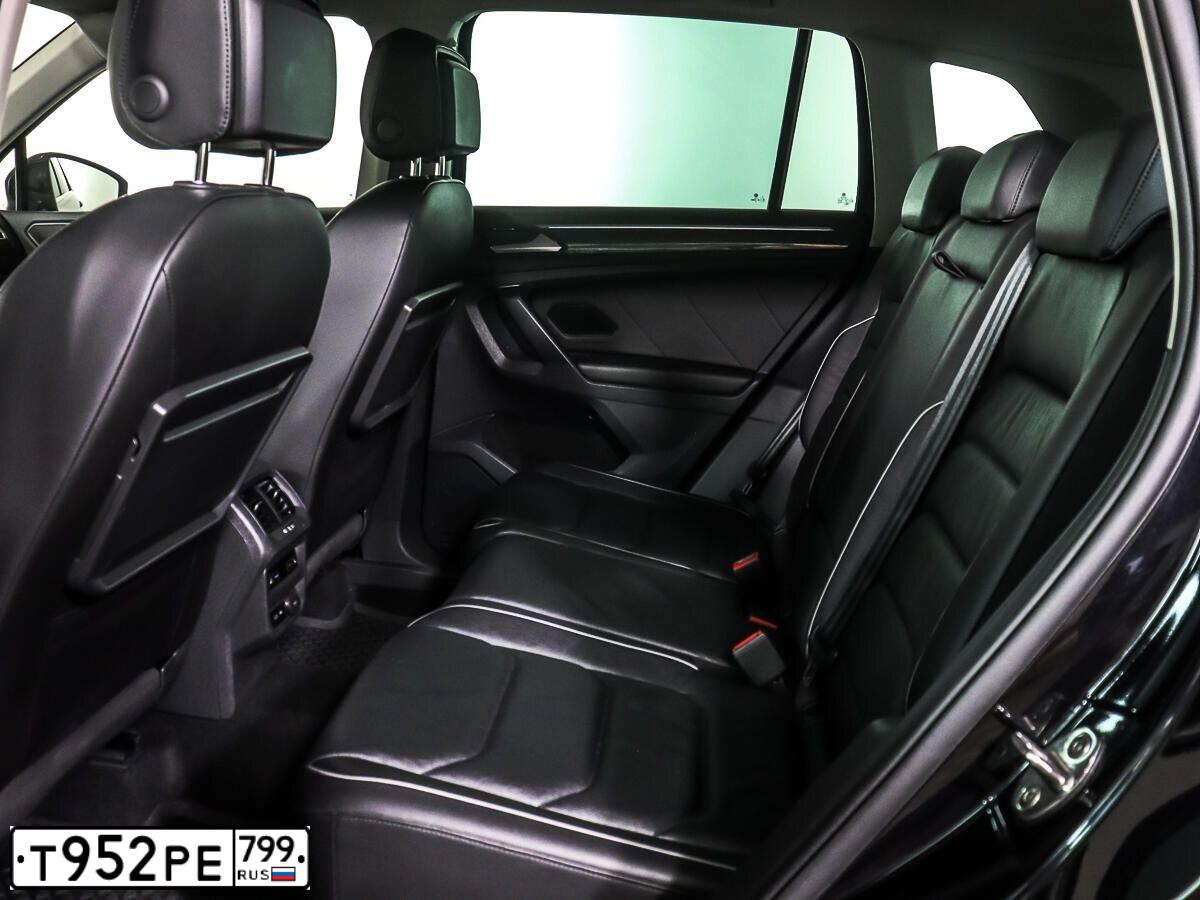 Фото автомобиля VOLKSWAGEN TIGUAN, 2019 — госномер Т952РЕ799. Цвет: ЧЕРНЫЙ