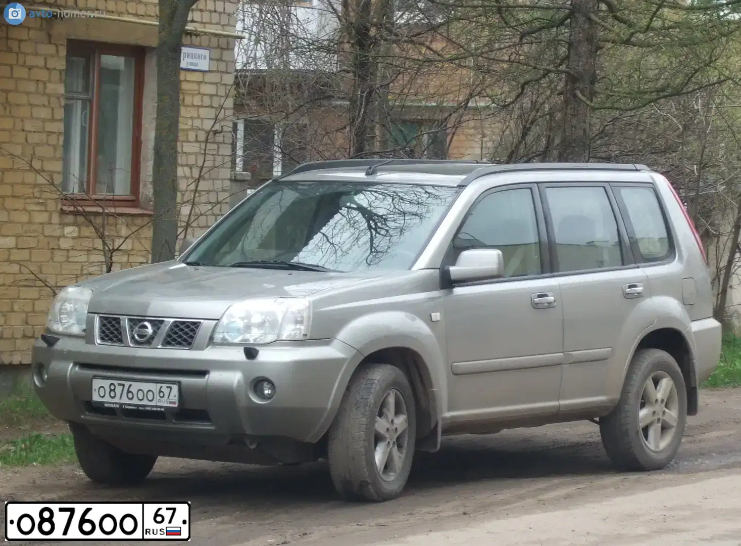 Фото автомобиля NISSAN X-TRAIL, 2012 — госномер О876ОО67. Цвет: ЗОЛОТИСТЫЙ