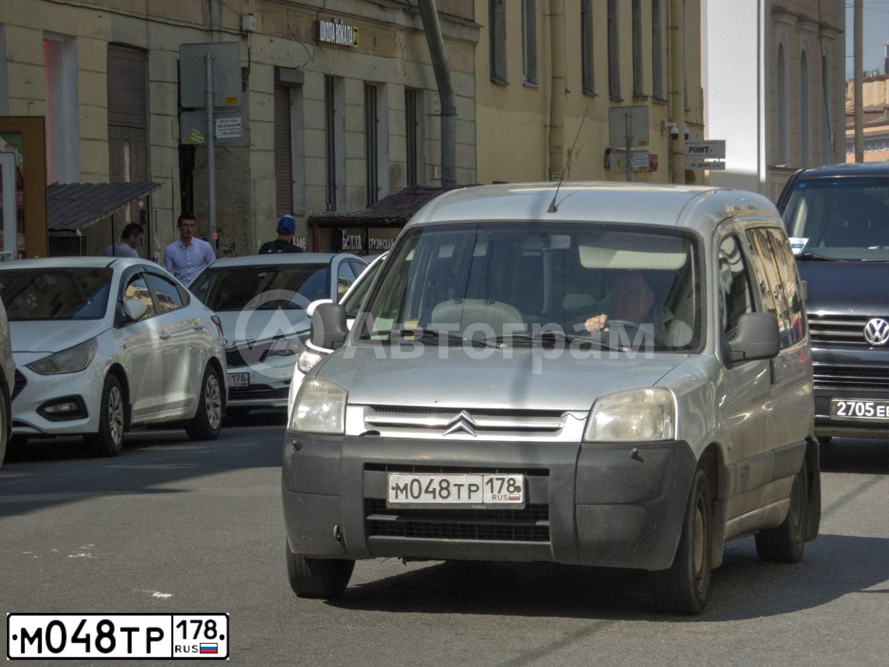 Фото автомобиля CITROEN BERLINGO, 2007 — госномер М048ТР178. Цвет: СЕРЕБРИСТЫЙ
