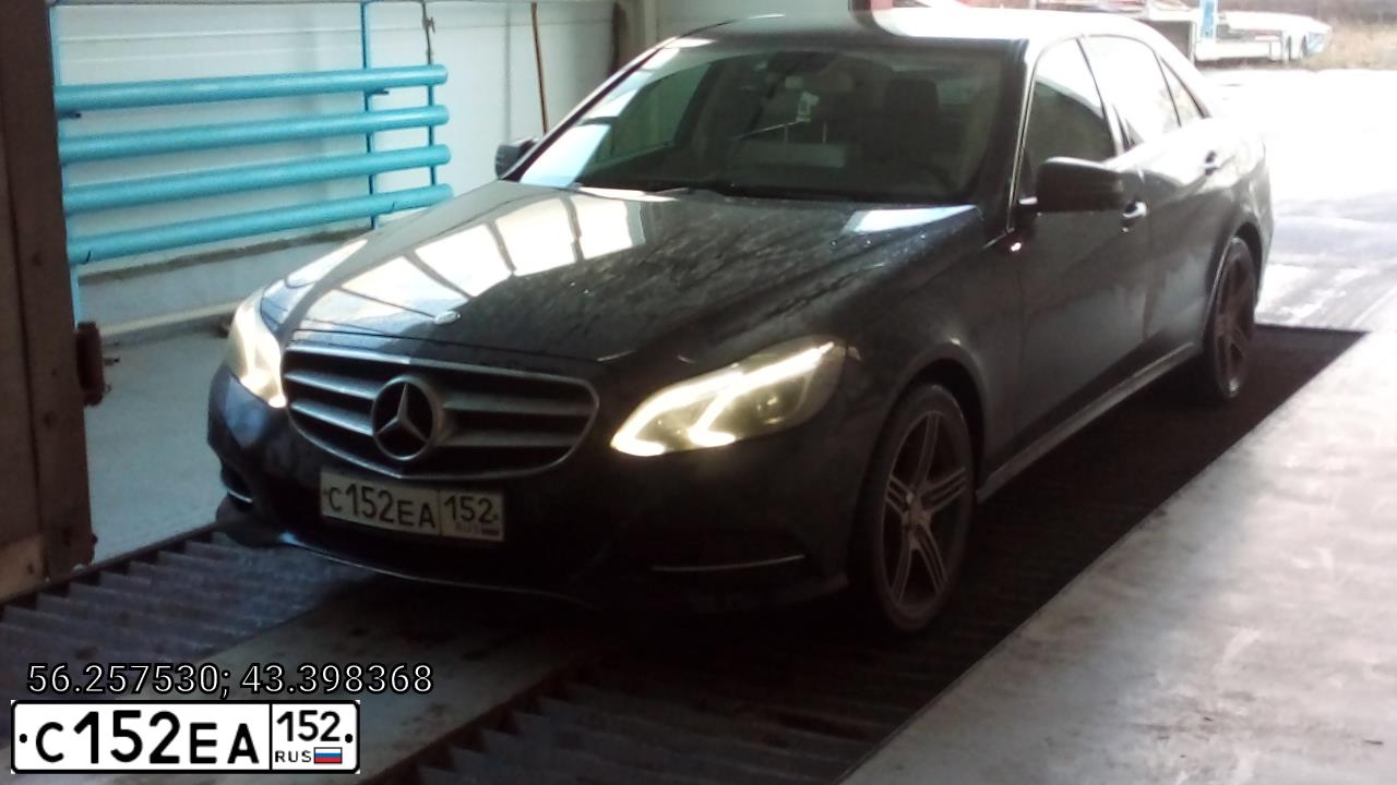 Фото автомобиля MERCEDES E-KLASSE, 2014 — госномер С152ЕА152. Цвет: ЧЕРНЫЙ