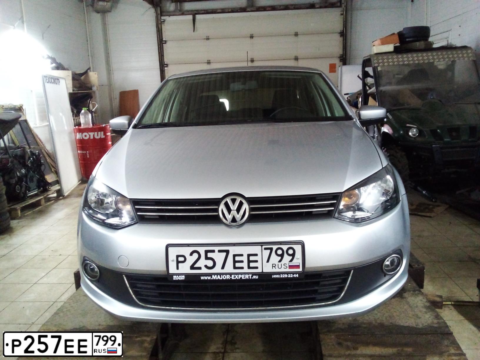 Фото автомобиля VOLKSWAGEN POLO, 2012 — госномер С163МЕ790. Цвет: Серебристый