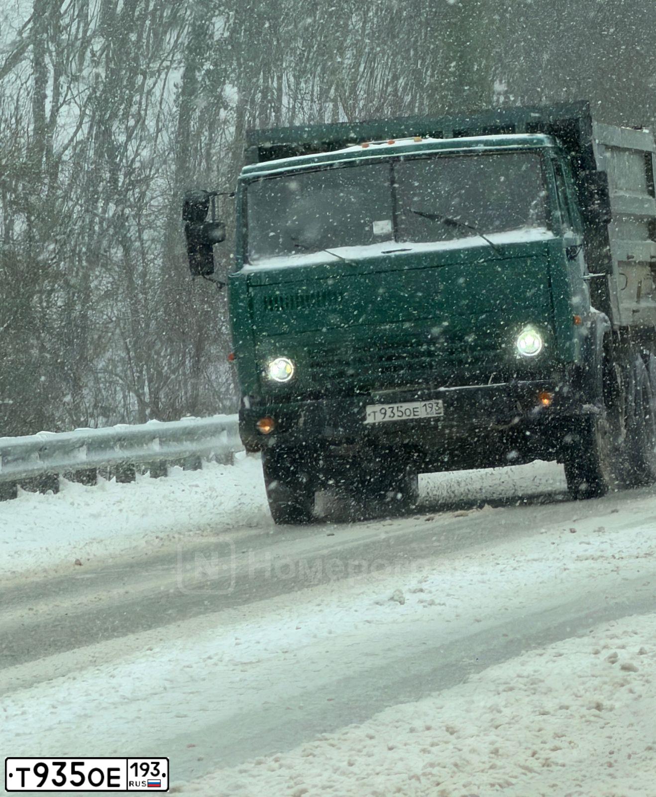 Фото автомобиля KAMAZ 5410 /6X4/, 1993 — госномер Т935ОЕ193. Цвет: ЗЕЛЕНЫЙ