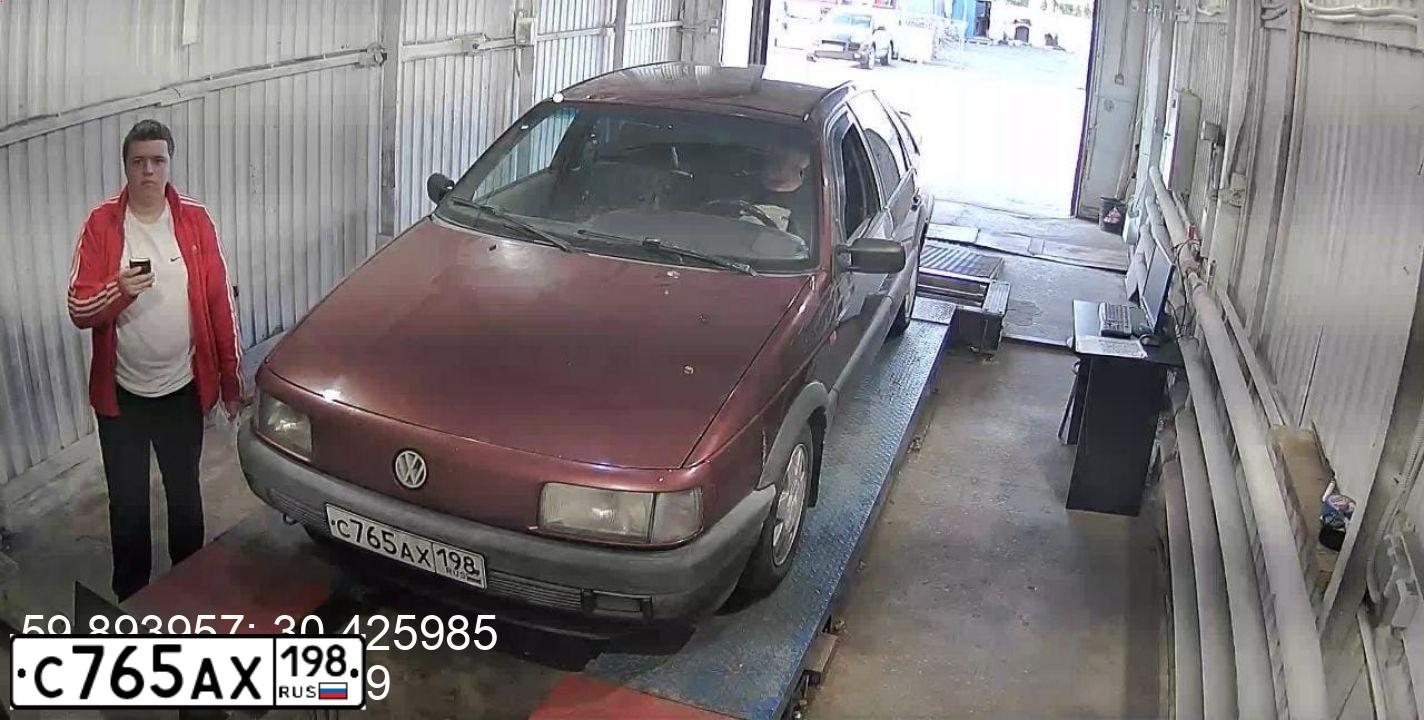 Фото автомобиля VOLKSWAGEN PASSAT, 1990 — госномер С765АХ198
