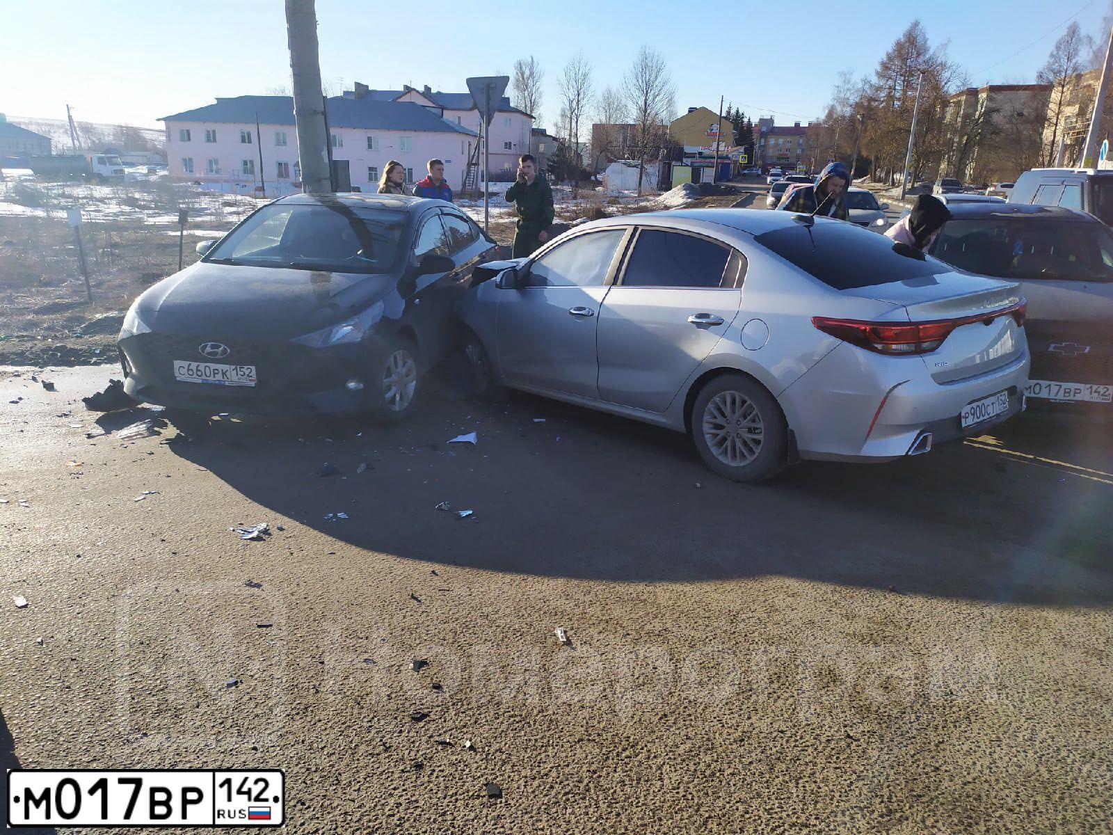 Фото автомобиля CHEVROLET CRUZE, 2012 — госномер М017ВР142. Цвет: ЧЕРНЫЙ МЕТАЛЛИК