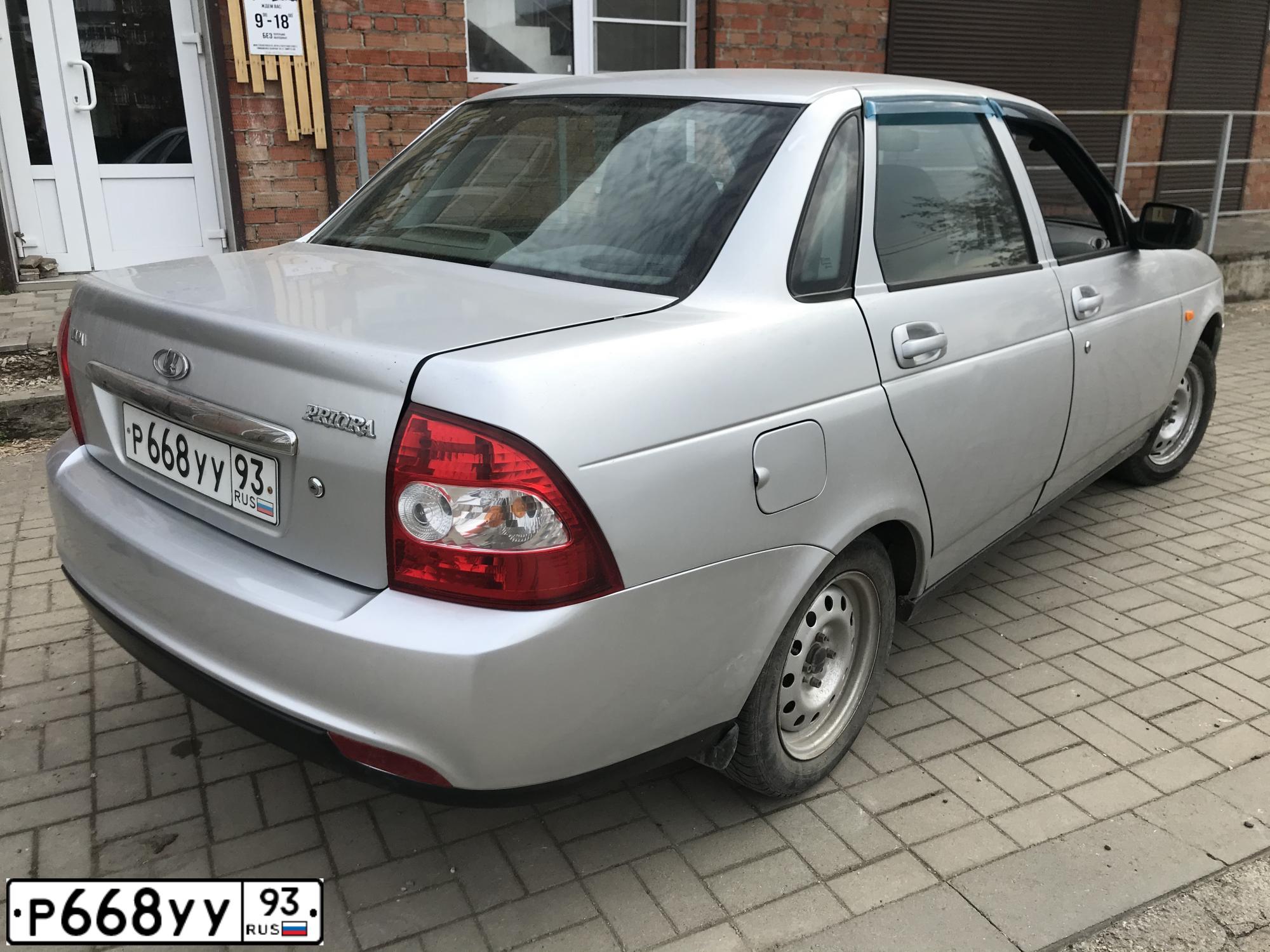 Фото автомобиля LADA 2170 PRIORA, 2011 — госномер Р668УУ93. Цвет: Серебристый