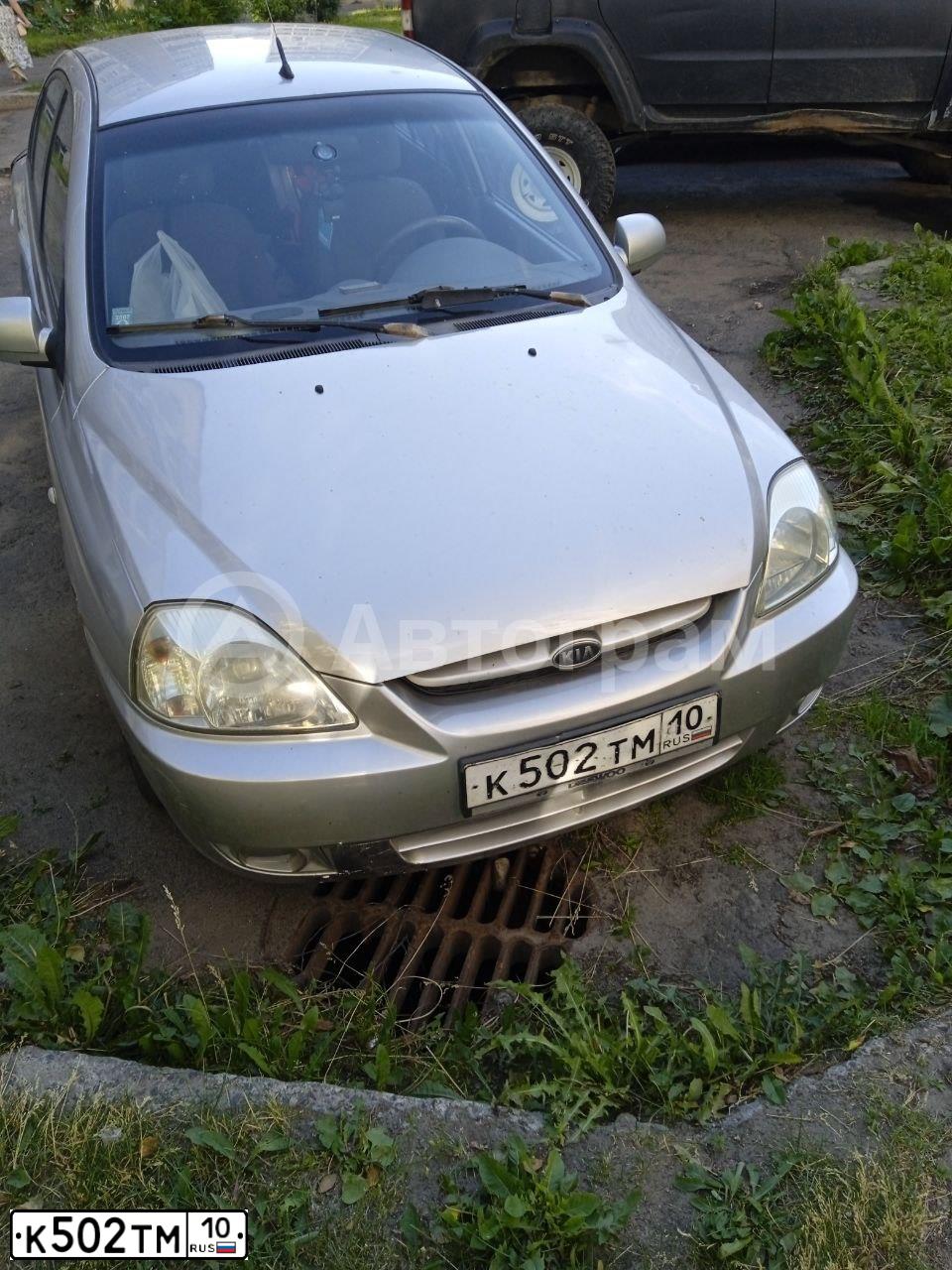 Фото автомобиля KIA RIO, 2004 — госномер К502ТМ10. Цвет: СЕРЕБРИСТЫЙ