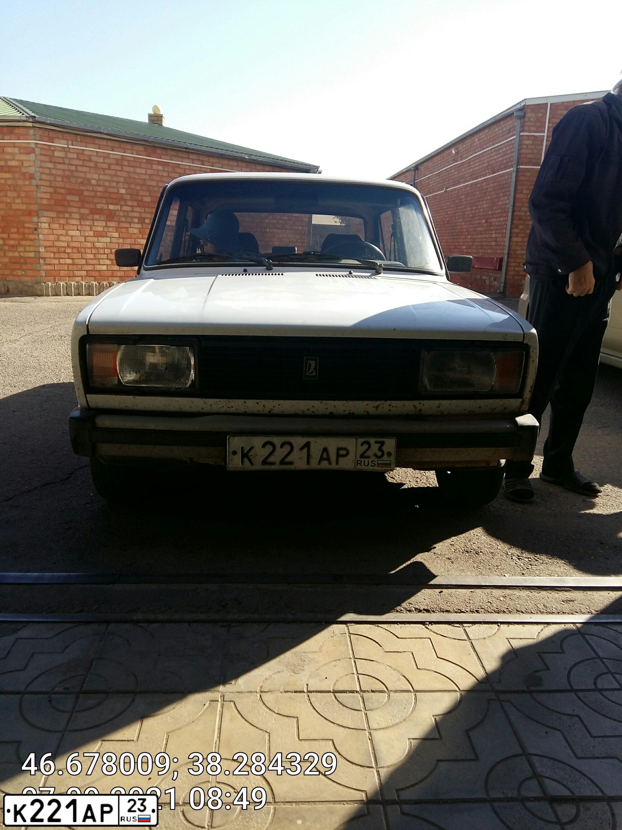 Фото автомобиля LADA 2105, 2003 — госномер В826УО69. Цвет: ЯРКО-БЕЛЫЙ