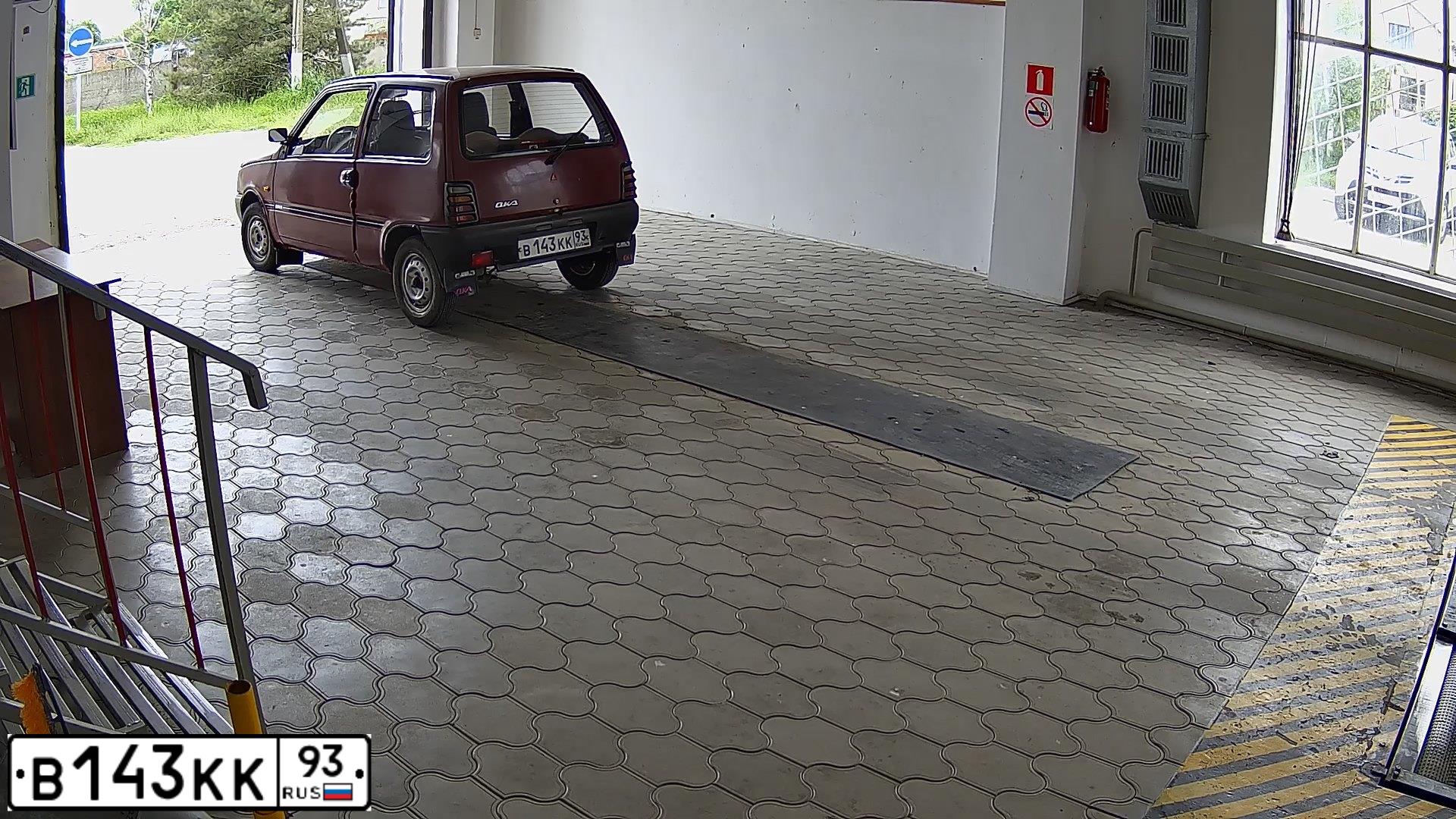 Фото автомобиля SEAZ OKA, 2001 — госномер В143КК93. Цвет: ВИШНЕВЫЙ