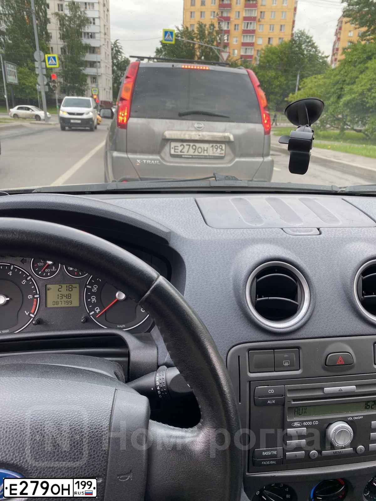 Фото автомобиля NISSAN X-TRAIL, 2008 — госномер Е279ОН199. Цвет: СЕРЫЙ