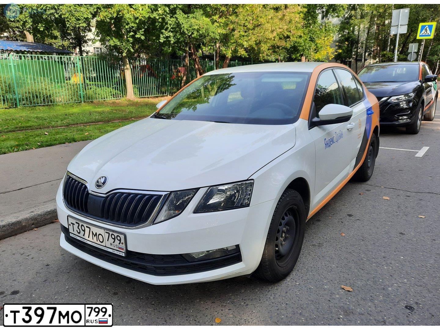 Фото автомобиля SKODA OCTAVIA, 2018 — госномер А699РР193. Цвет: Белый