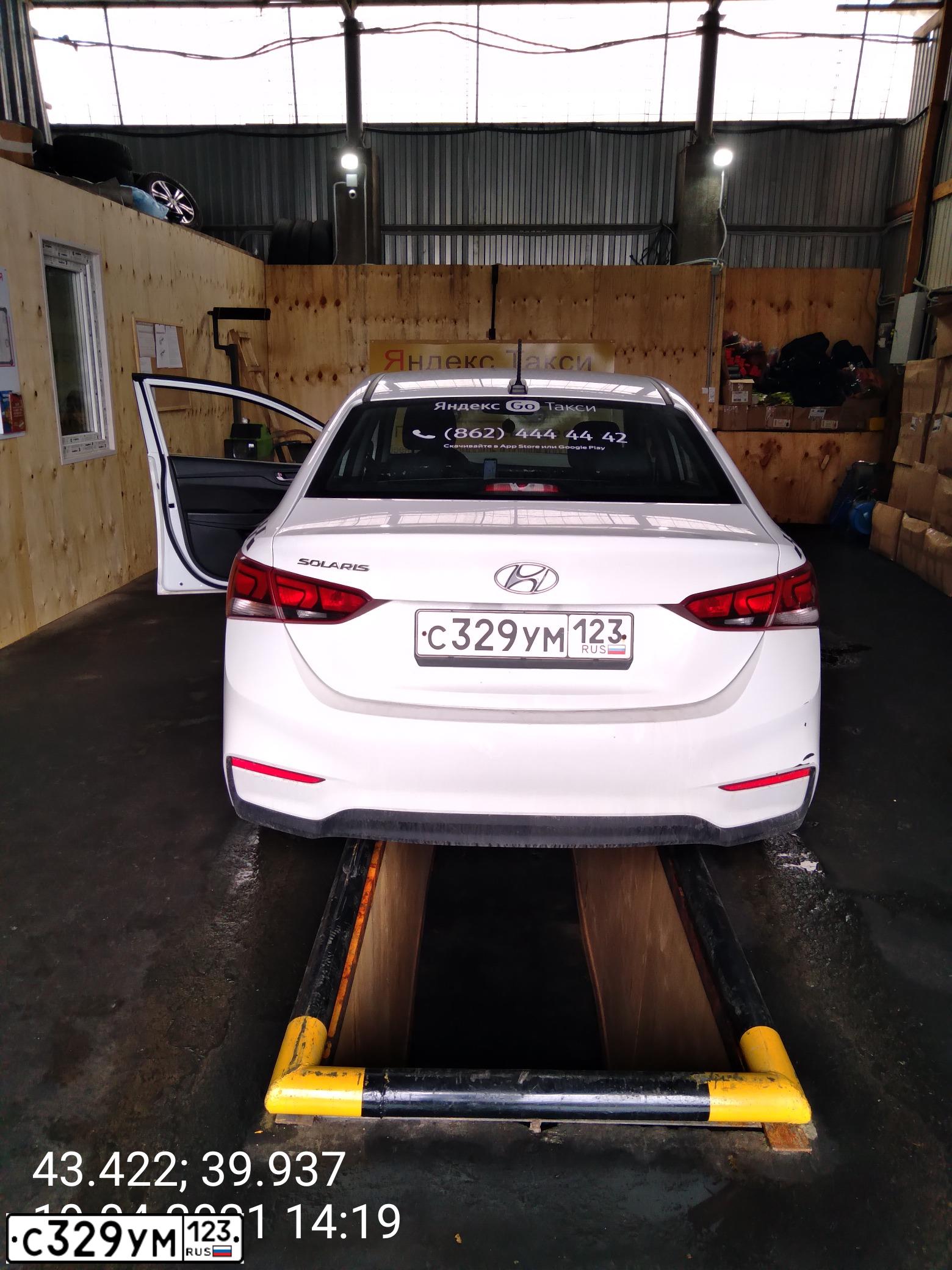 Фото автомобиля HYUNDAI SOLARIS, 2018 — госномер М647КН797. Цвет: Белый