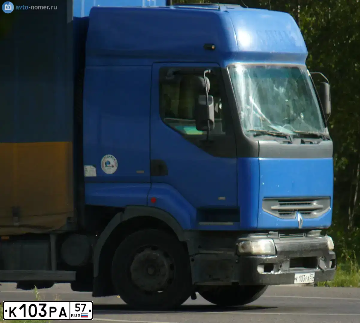 Фото автомобиля RENAULT PREMIUM 440, 2001 — госномер Н159ВТ57. Цвет: синий