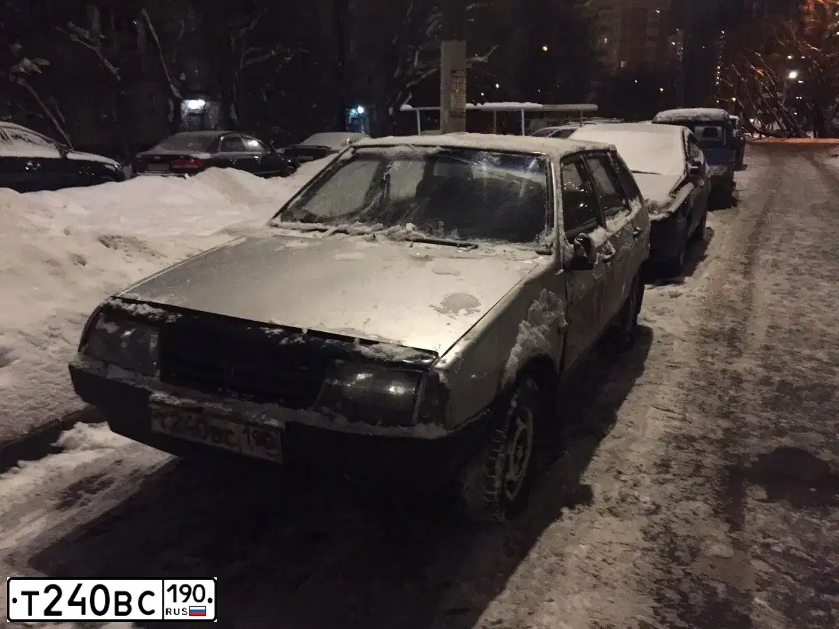 Фото автомобиля LADA 2109 SAMARA, 2001 — госномер Н744МХ799. Цвет: СВЕТЛО СЕРЫЙ