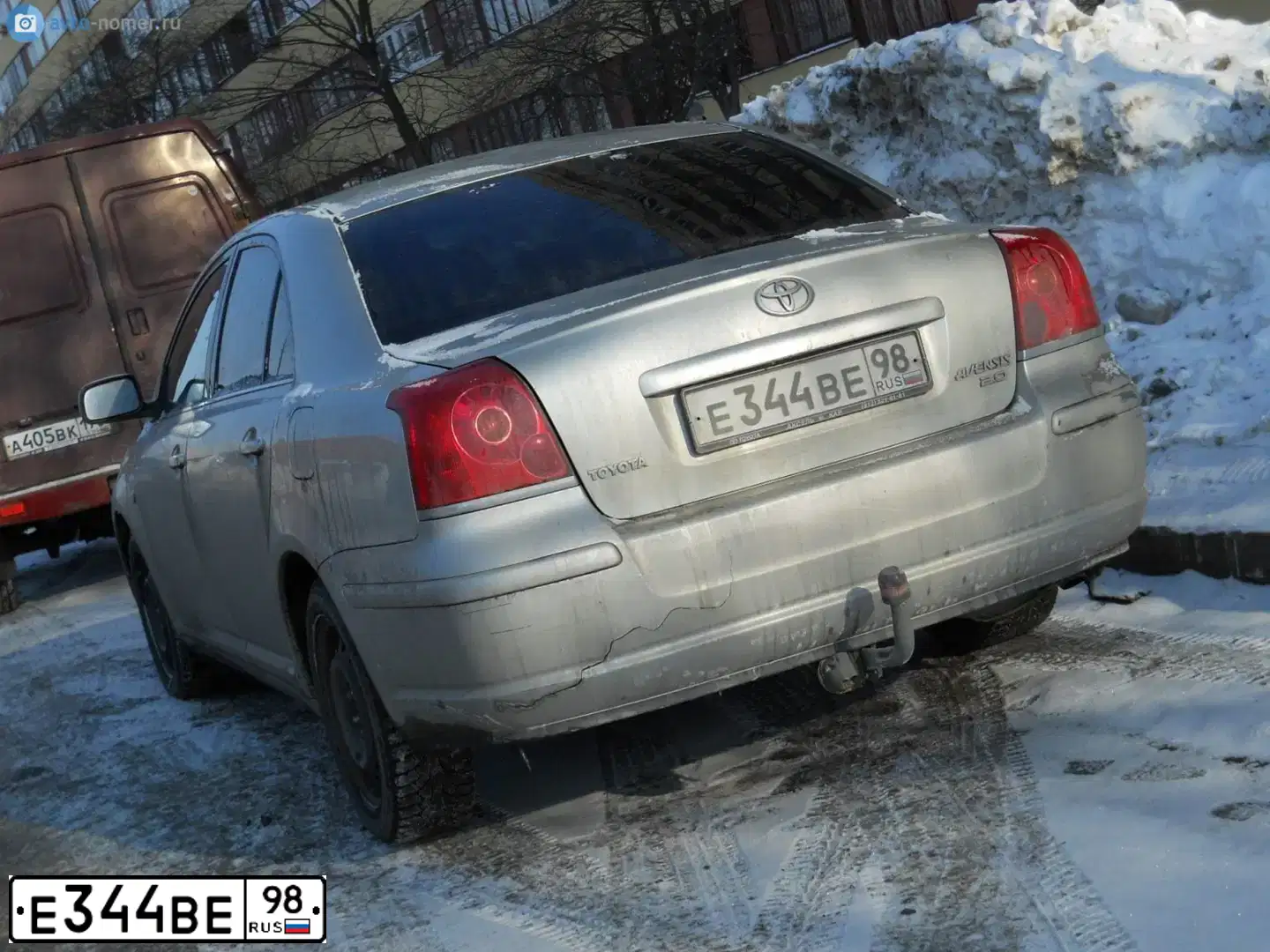 Фото автомобиля TOYOTA AVENSIS, 2004 — госномер А993ОО51. Цвет: серебристый