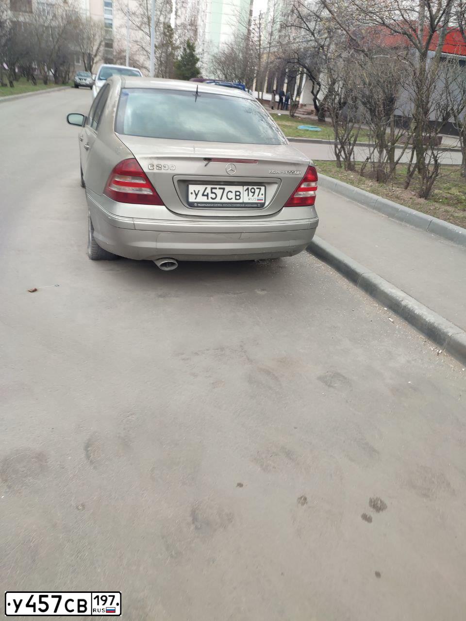 Фото автомобиля MERCEDES C-KLASSE, 2004 — госномер У457СВ197. Цвет: БЕЖЕВЫЙ