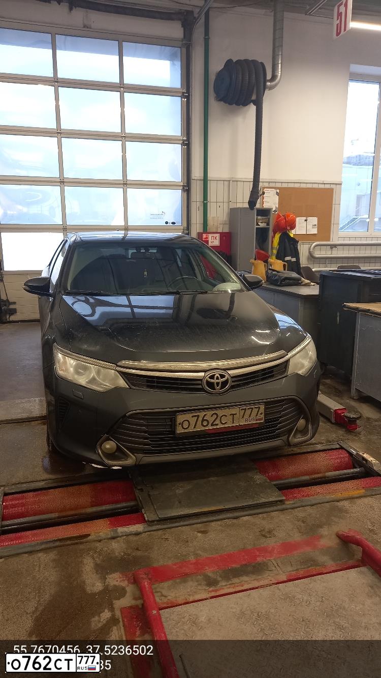 Фото автомобиля TOYOTA CAMRY, 2016 — госномер Т929АВ58. Цвет: Темно-серый металлик