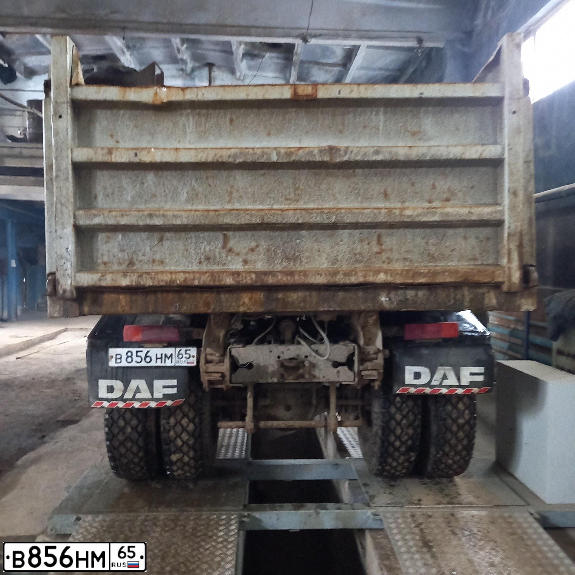 Фото автомобиля MAZ 5551 /4X2/, 2004 — госномер В856НМ65. Цвет: СЕРЫЙ