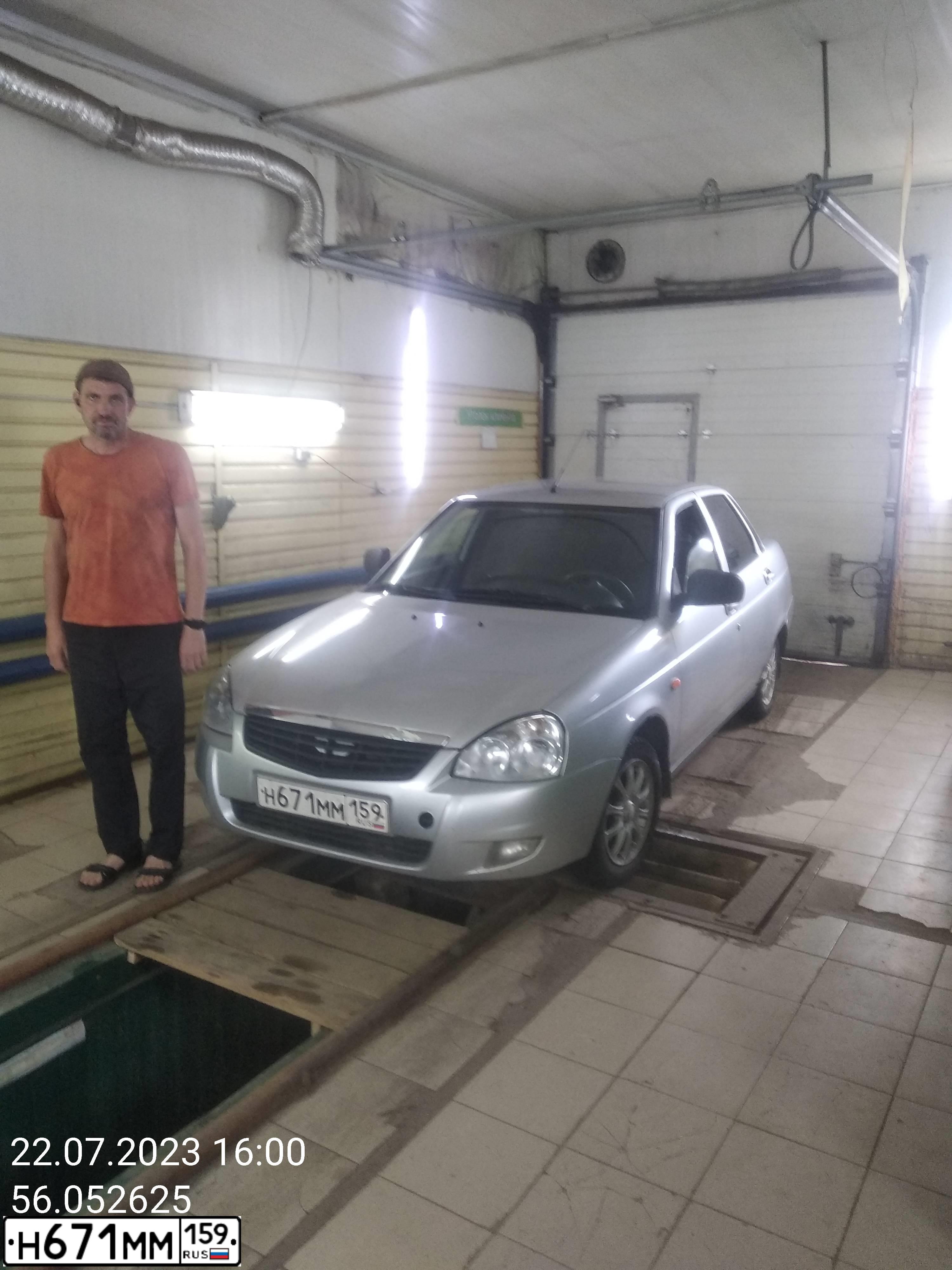 Фото автомобиля LADA 2170 PRIORA, 2012 — госномер А756ТМ159. Цвет: СВЕТЛО-СЕРЕБРИСТЫЙ МЕТАЛЛ