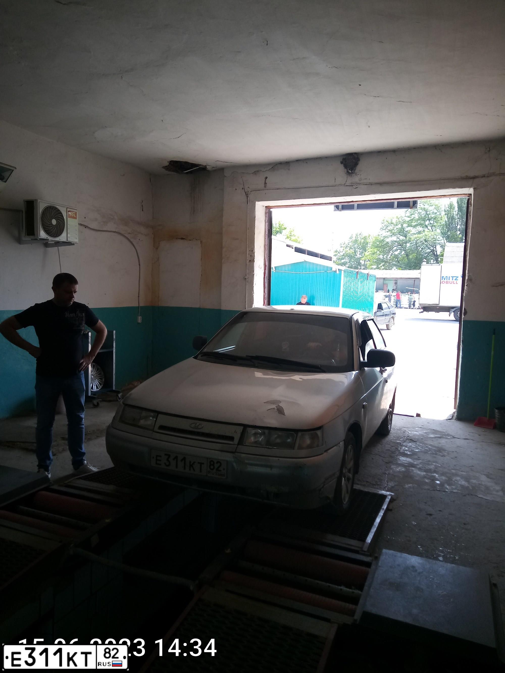 Фото автомобиля LADA 2110, 2005 — госномер Е311КТ82. Цвет: Серый