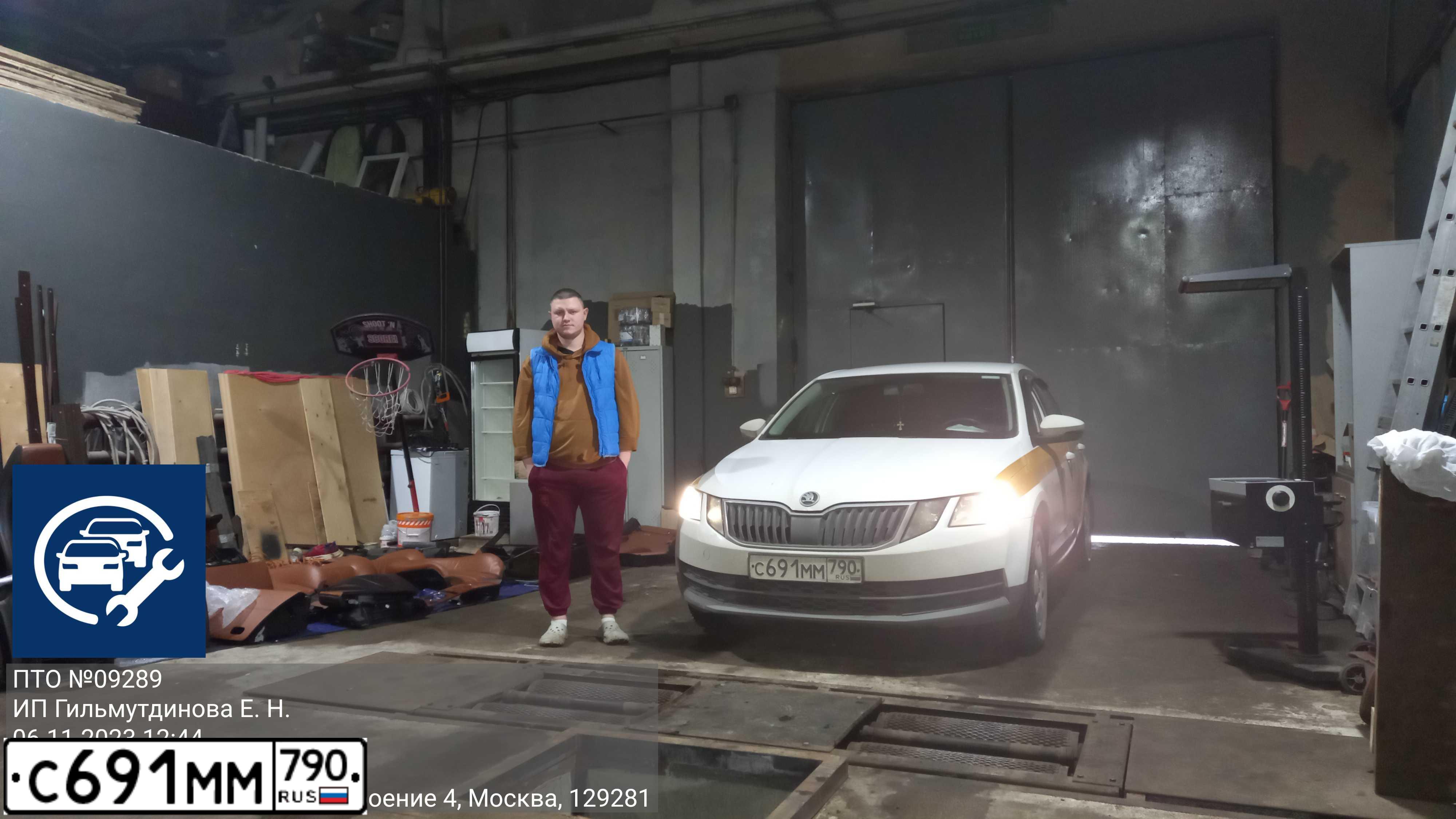 Фото автомобиля SKODA OCTAVIA, 2018 — госномер С691ММ790. Цвет: БЕЛЫЙ ЖЕЛТЫЙ СЕРЫЙ