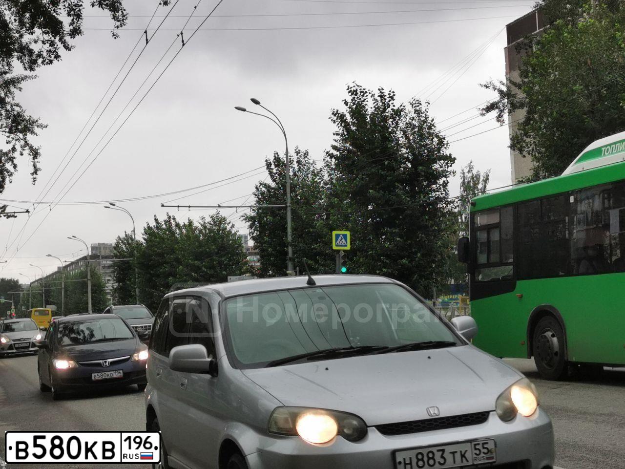 Фото автомобиля HONDA CIVIC, 2008 — госномер В580КВ196. Цвет: ТЕМНО-СИНИЙ
