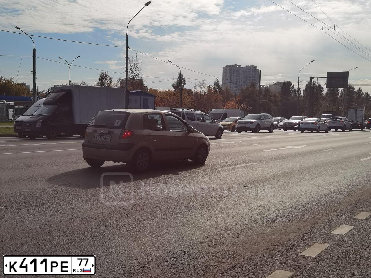 Фото автомобиля HYUNDAI GETZ, 2007 — госномер К411РЕ77. Цвет: БЕЖЕВЫЙ