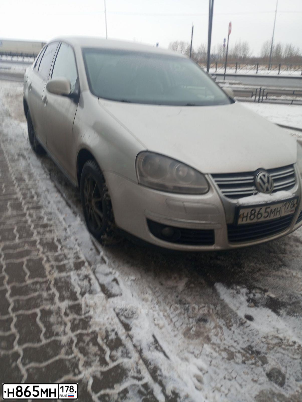 Фото автомобиля VOLKSWAGEN GOLF, 1999 — госномер О824ОМ178. Цвет: СИНИЙ