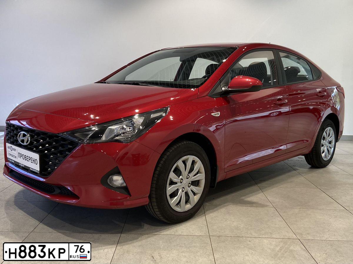 Фото автомобиля HYUNDAI SOLARIS, 2020 — госномер Н883КР76. Цвет: Красный