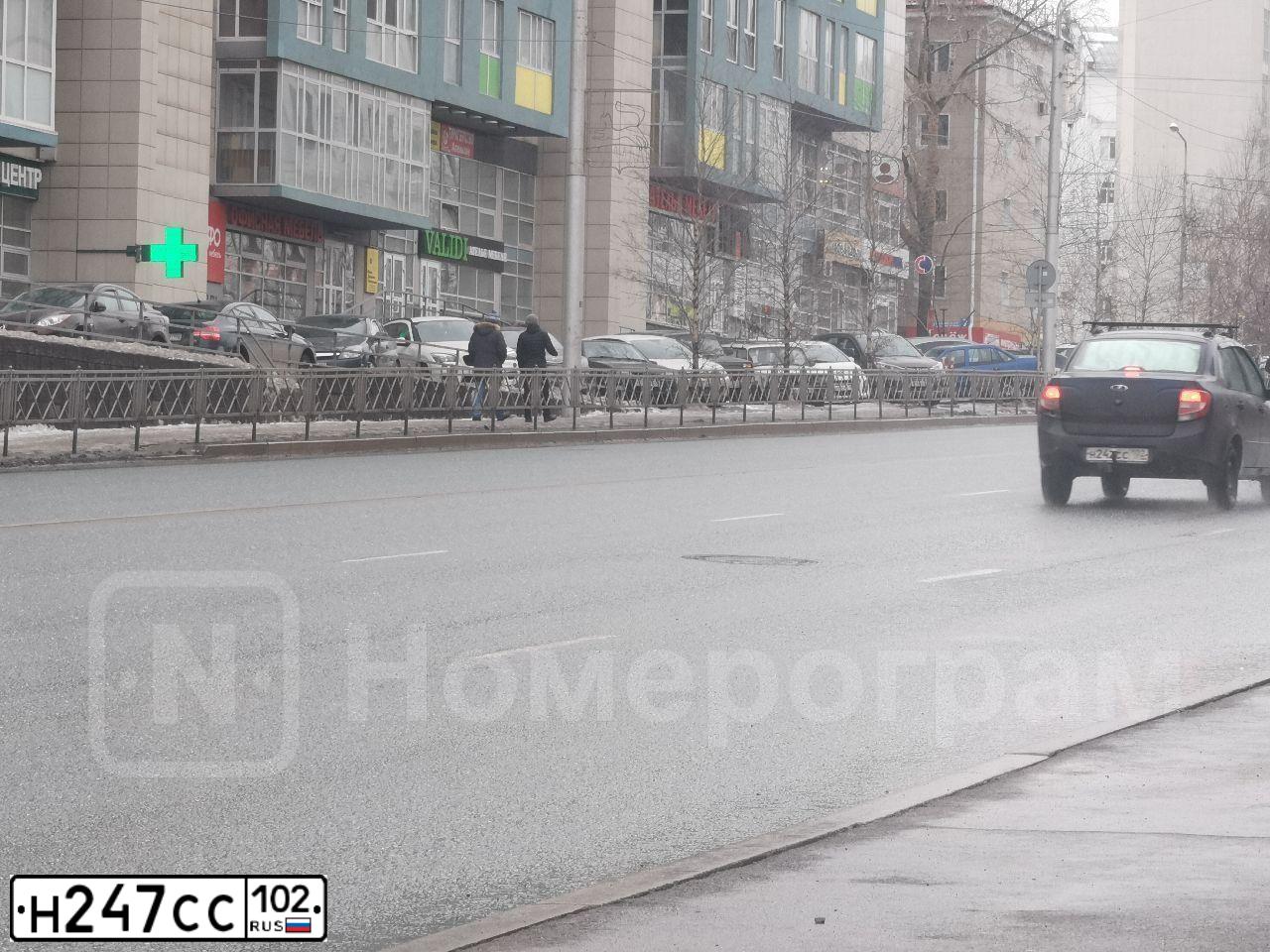 Фото автомобиля CHERY INDIS /S18/, 2012 — госномер Х253ЕМ774. Цвет: Серебристый