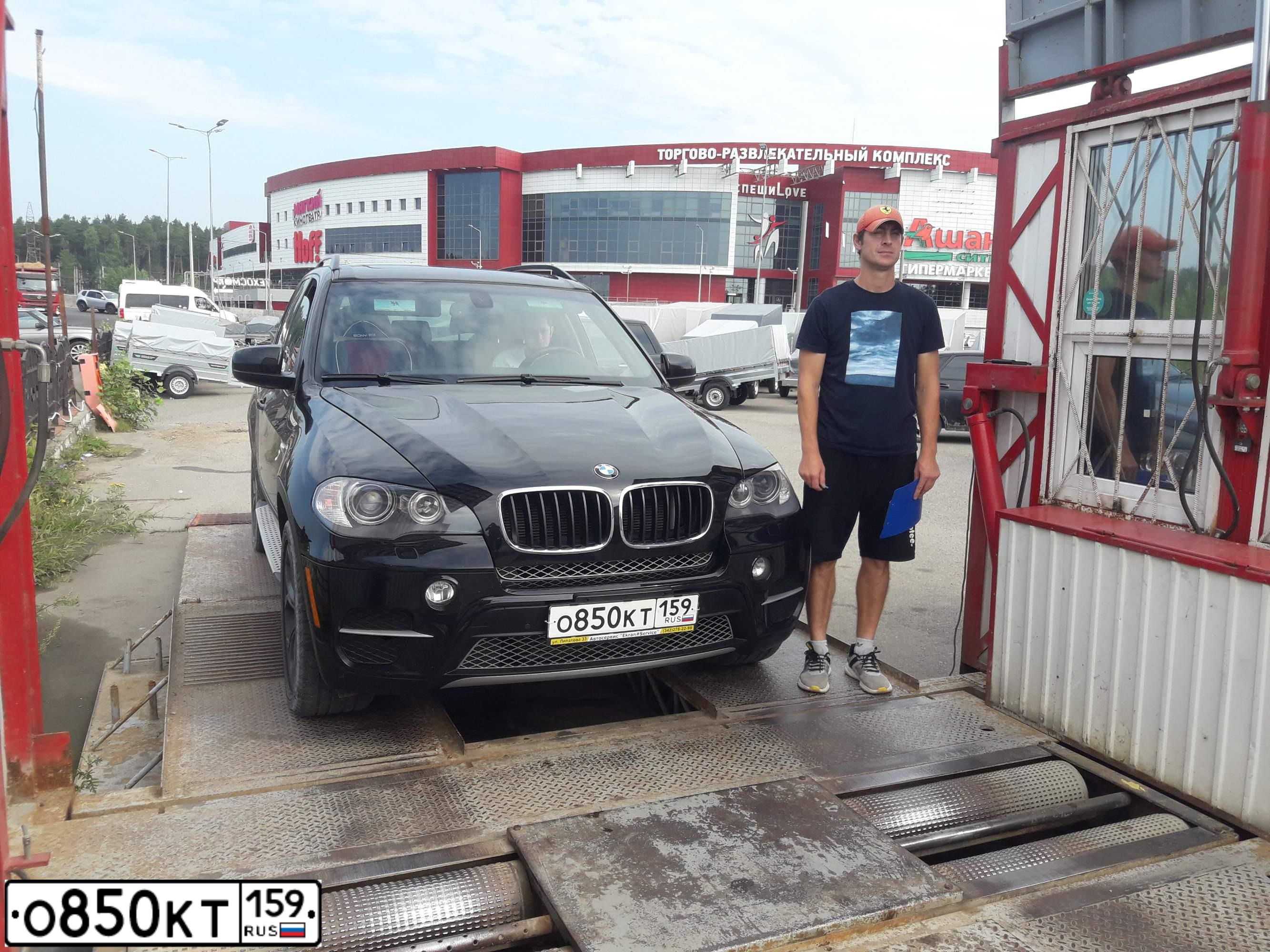 Фото автомобиля BMW X5, 2010 — госномер О850КТ159. Цвет: ЧЕРНЫЙ