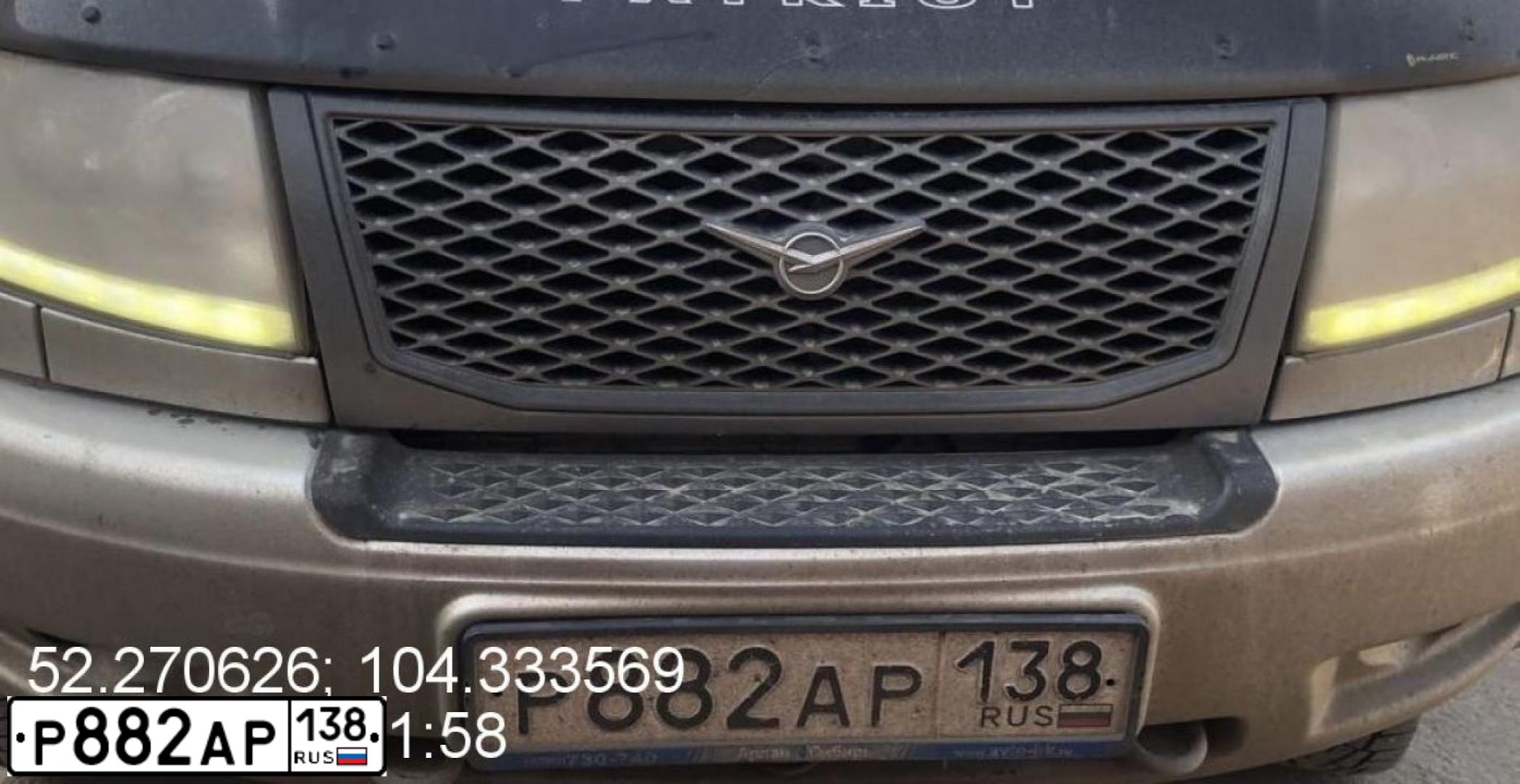 Фото автомобиля UAZ PATRIOT, 2014 — госномер Р882АР138. Цвет: СЕРЕБР.ЖЕЛТ.МЕТАЛЛИК