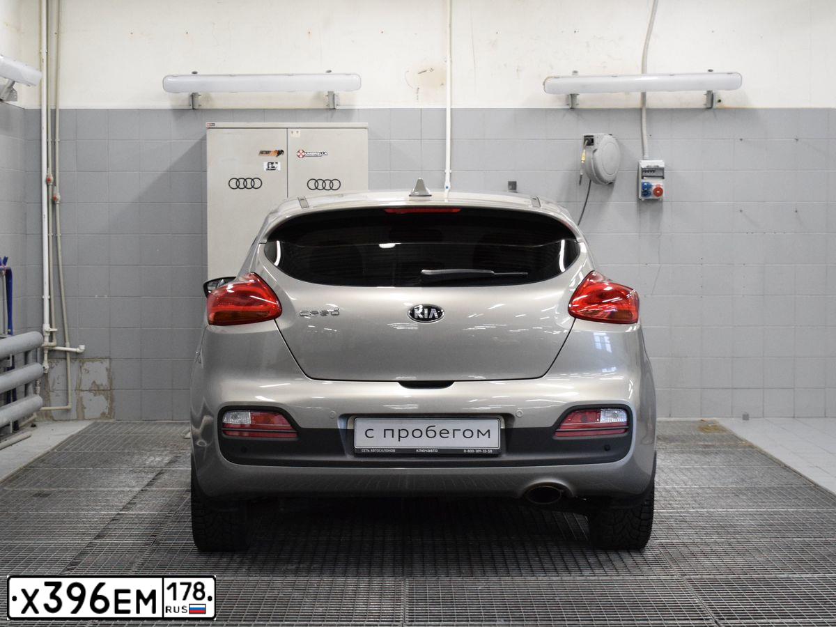 Фото автомобиля KIA CEE'D, 2017 — госномер Х396ЕМ178. Цвет: СЕРЕБРИСТЫЙ