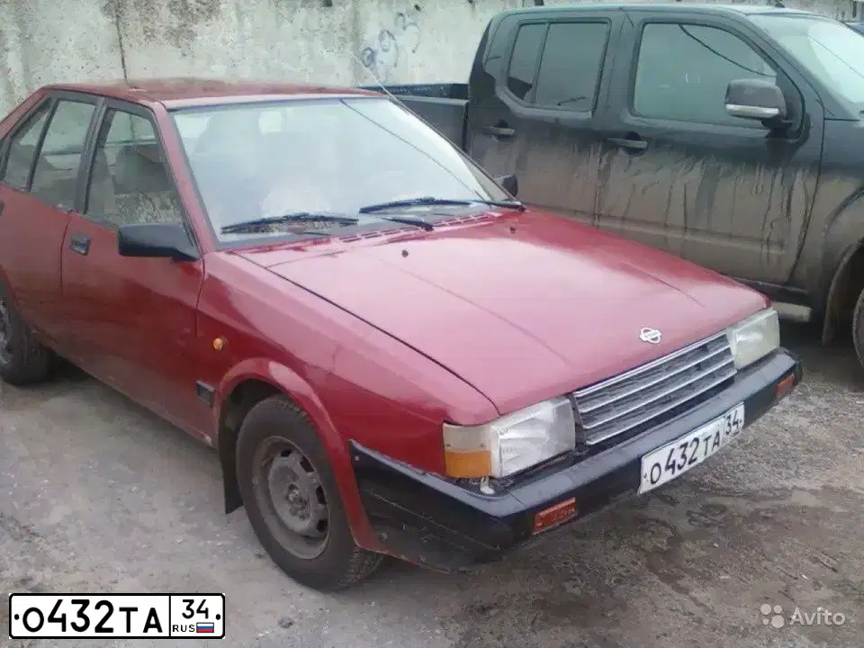 Фото автомобиля NISSAN CHERRY, 1986 — госномер О432ТА34. Цвет: СПЕЛАЯ ВИШНЯ