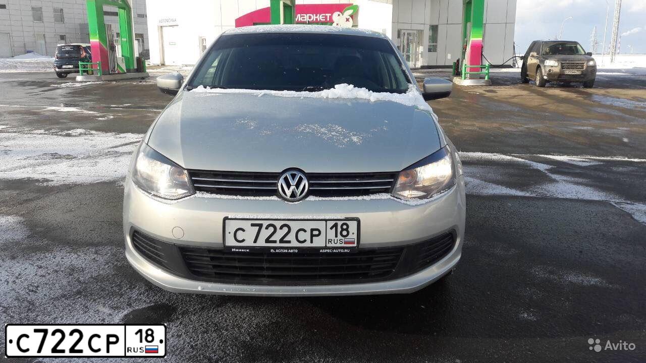 Фото автомобиля VOLKSWAGEN POLO, 2015 — госномер С722СР18. Цвет: Серебристо-Желтый