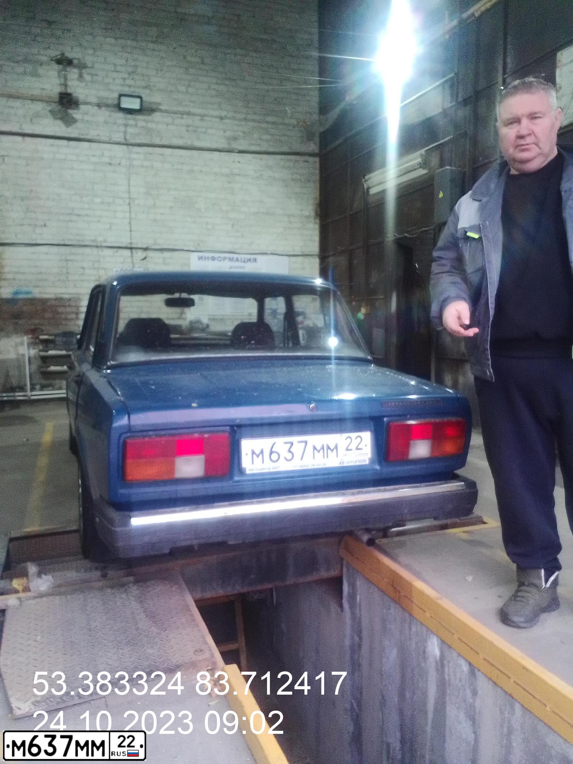 Фото автомобиля LADA 2105 LADA, 2004 — госномер К400ЕК122. Цвет: СИНЕ-ЗЕЛЕНЫЙ