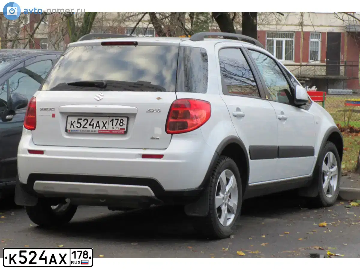 Фото автомобиля SUZUKI SX 4, 2011 — госномер К524АХ178. Цвет: БЕЛЫЙ