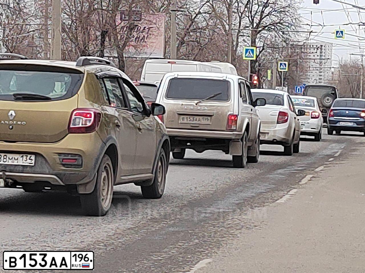 Фото автомобиля TAGAZ ELANTRA XD, 2010 — госномер В153АА196. Цвет: СВЕТЛО-СЕРЫЙ