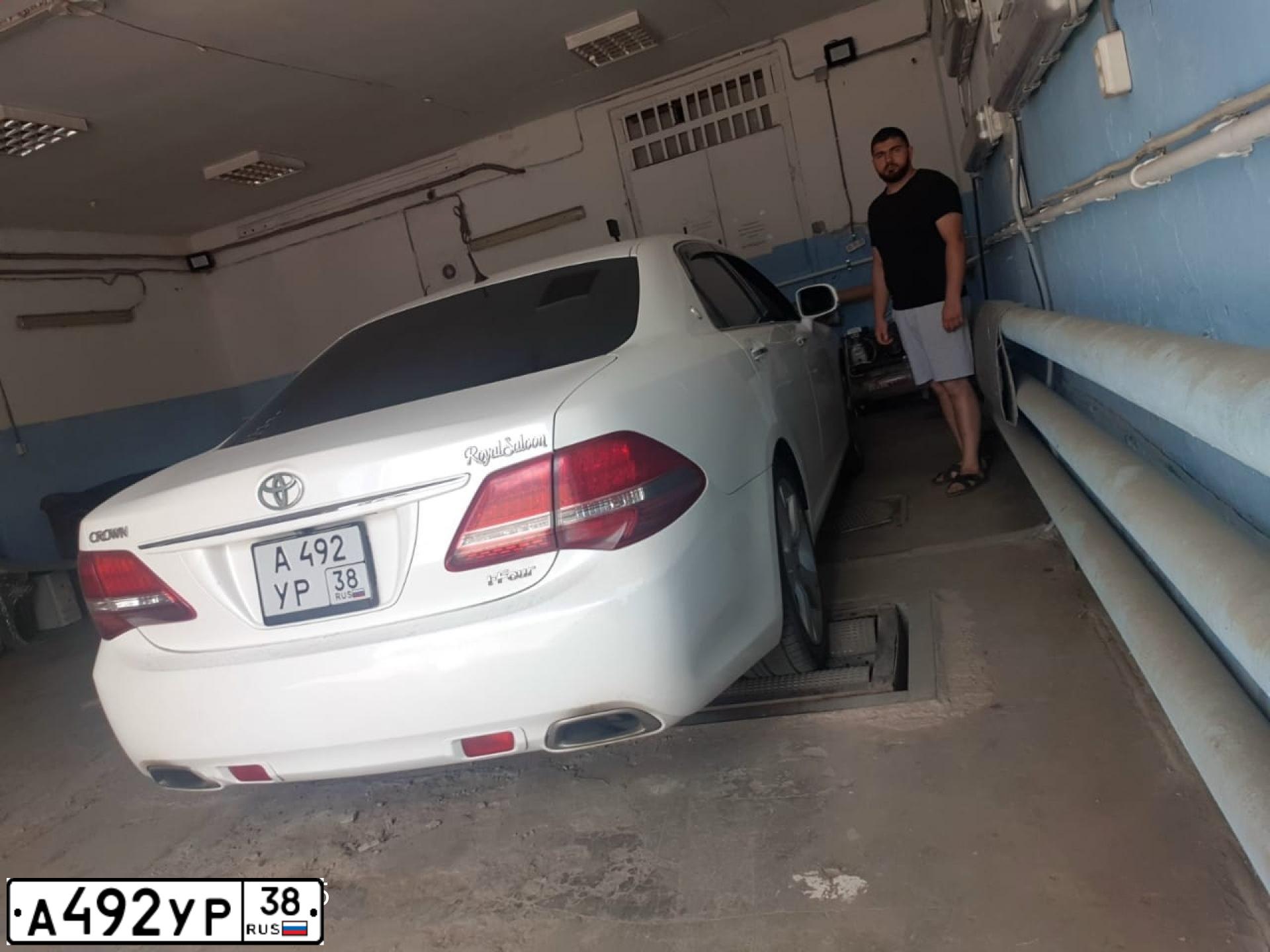 Фото автомобиля TOYOTA CROWN, 2008 — госномер С488НК138