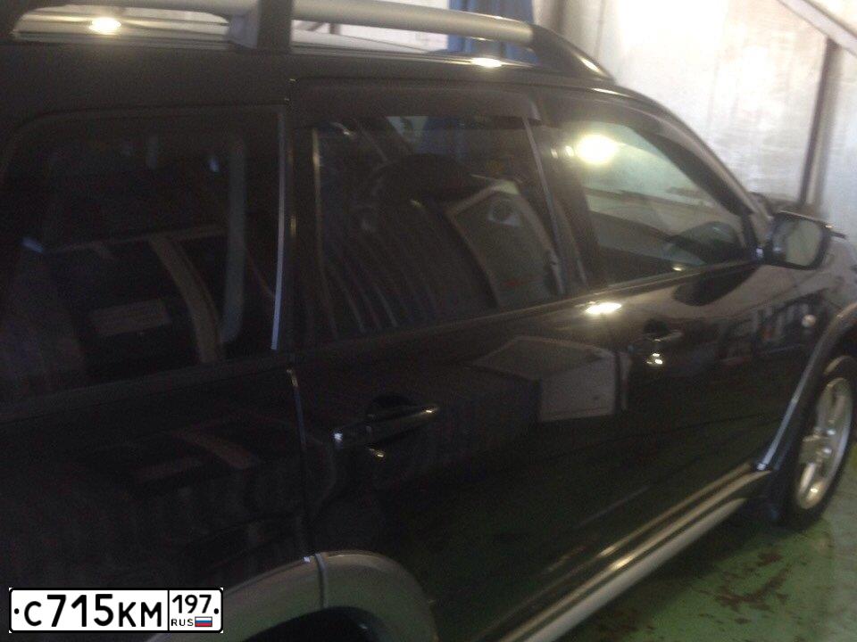 Фото автомобиля MITSUBISHI OUTLANDER, 2005 — госномер С715КМ197. Цвет: ЧЕРНЫЙ