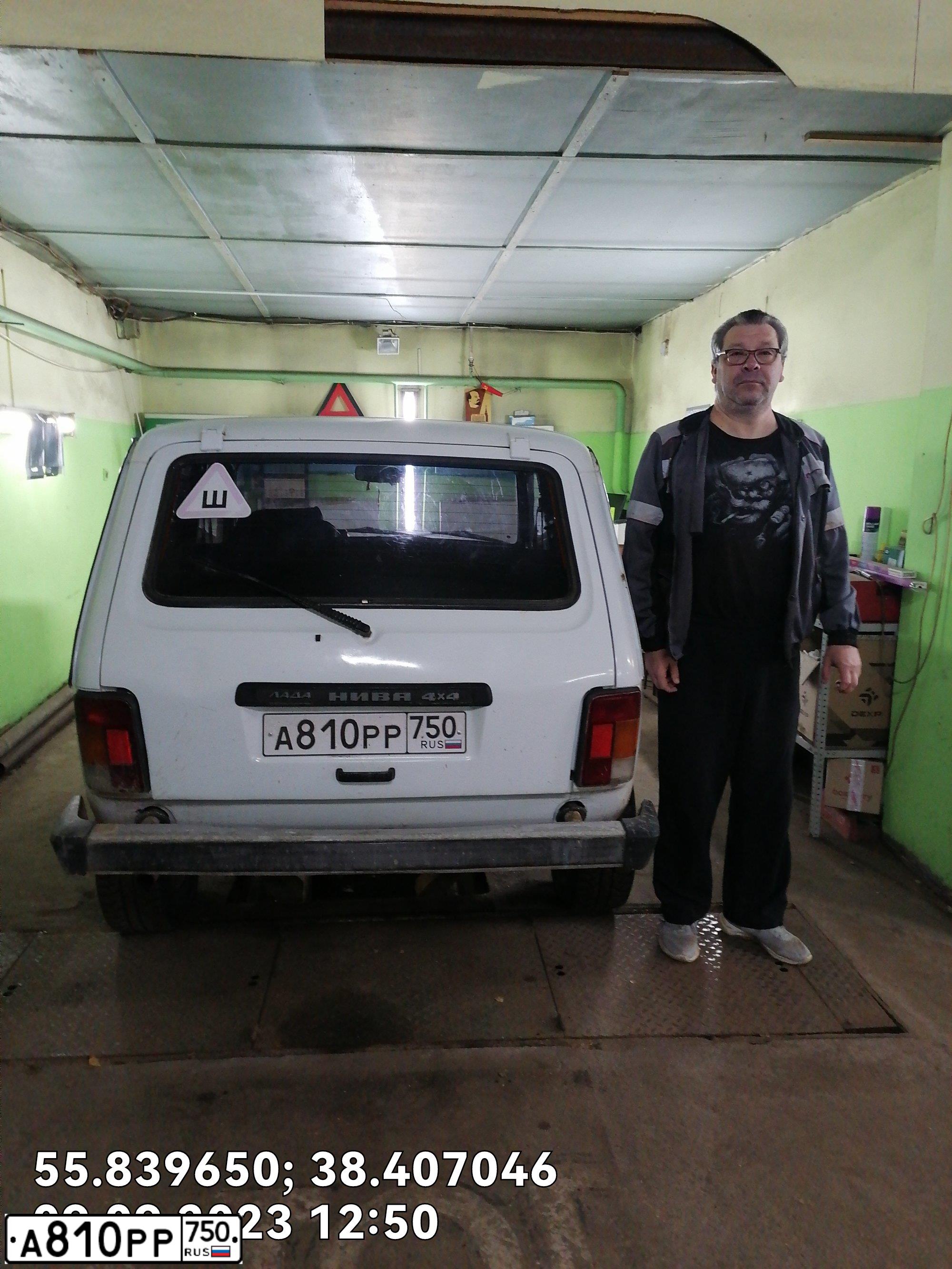 Фото автомобиля LADA 2121 NIVA, 1999 — госномер Е625ТВ790. Цвет: ЯРКО БЕЛЫЙ