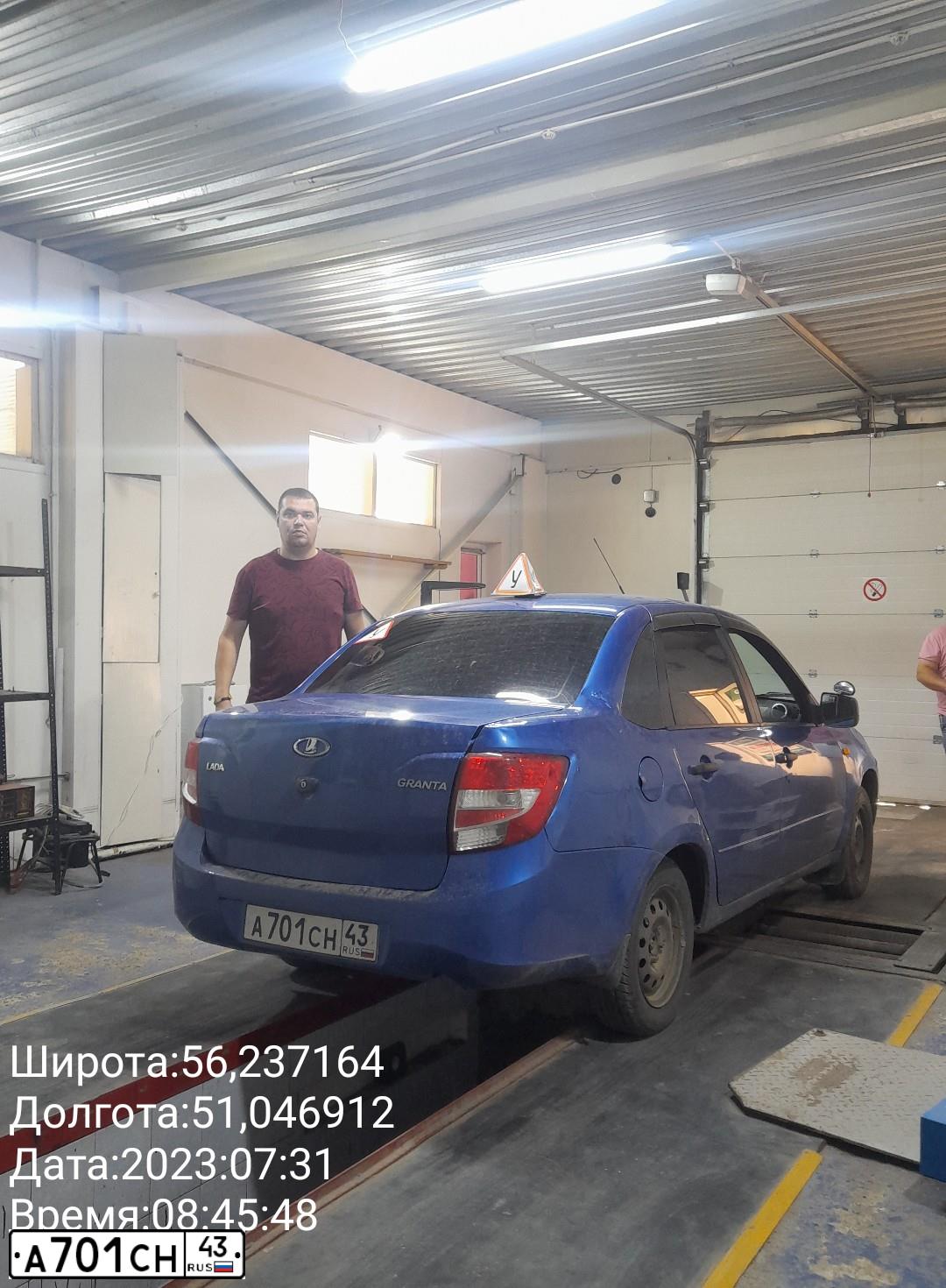 Фото автомобиля LADA 2190 GRANTA, 2016 — госномер А701СН43. Цвет: ЯРКО - СИНИЙ