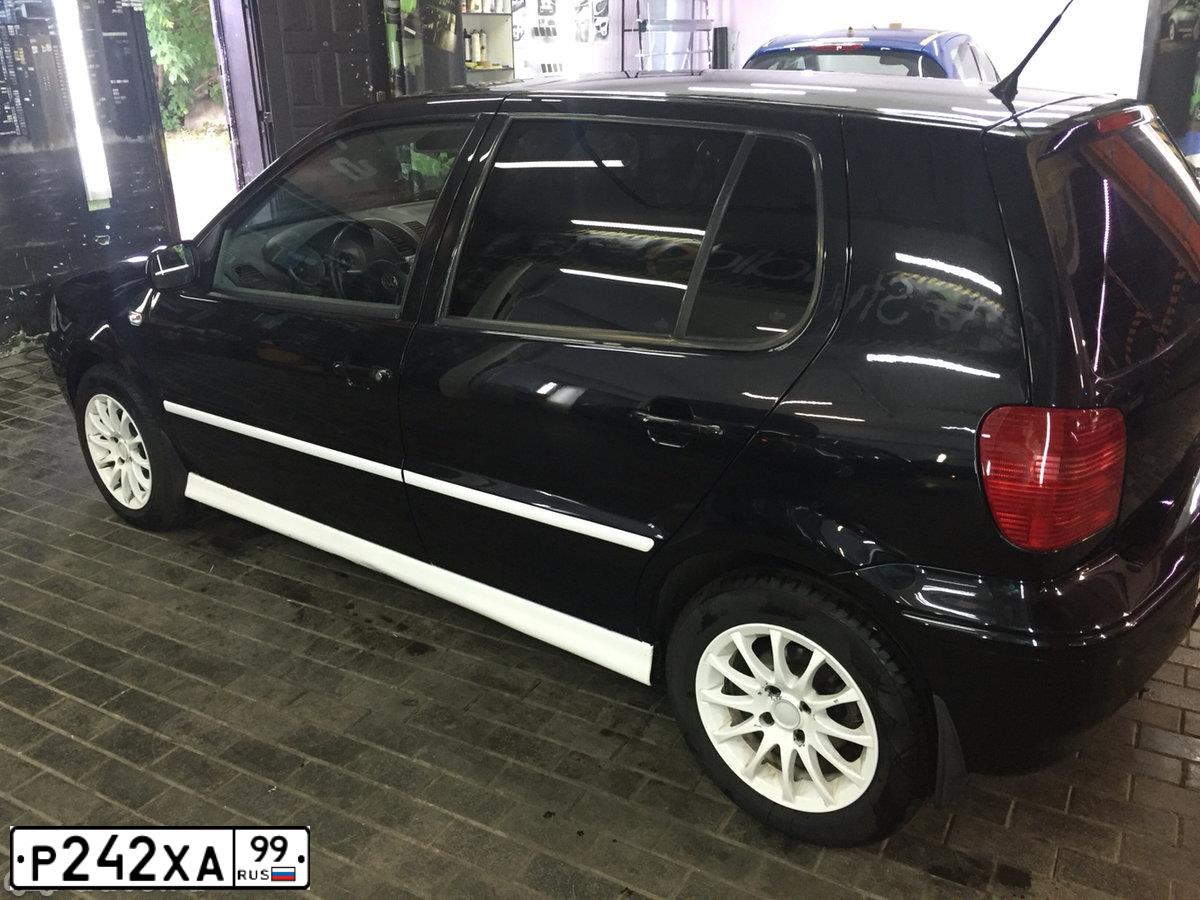 Фото автомобиля VOLKSWAGEN POLO, 2002 — госномер Р242ХА99. Цвет: ЧЕРНЫЙ
