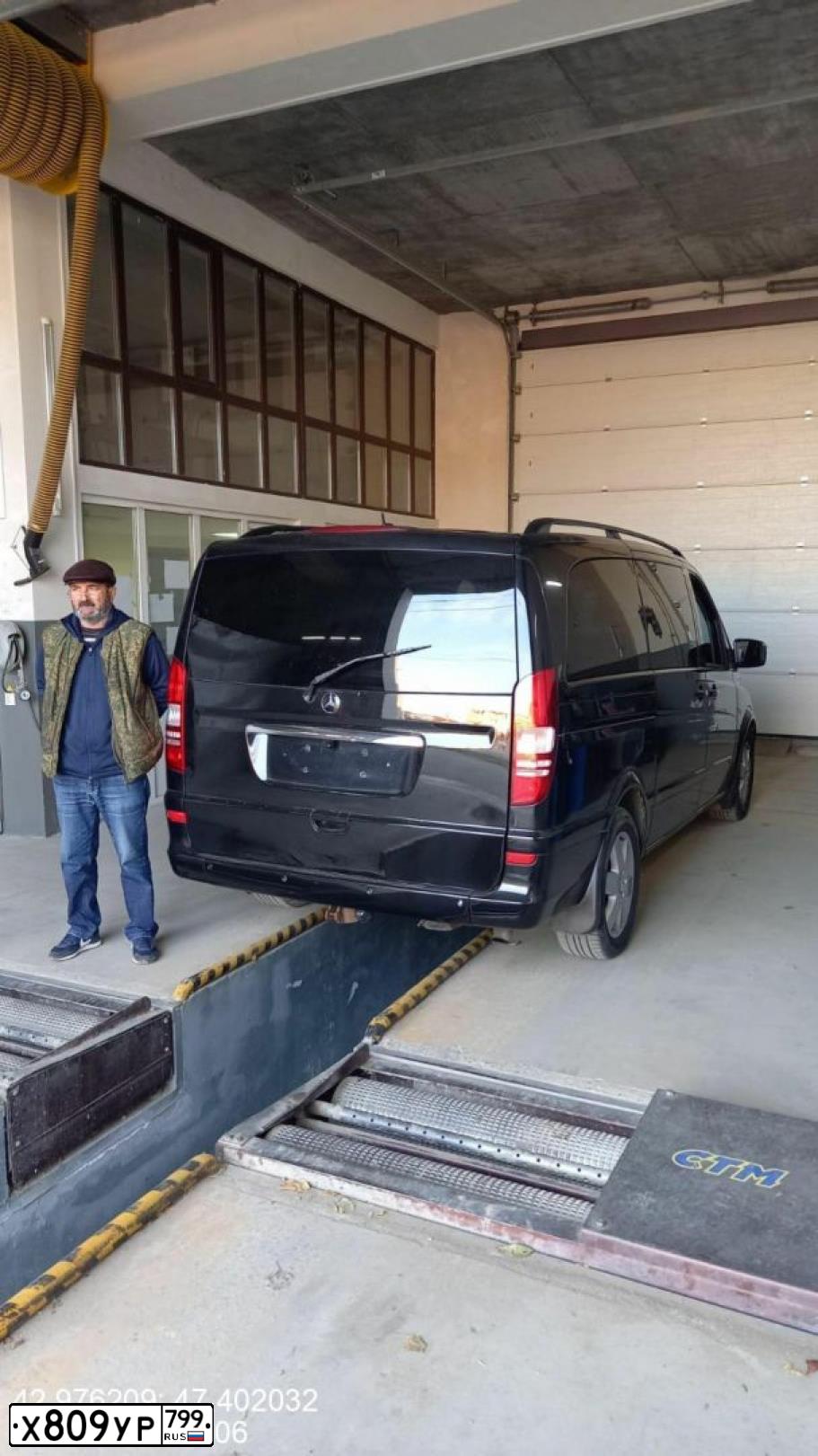 Фото автомобиля MERCEDES VIANO, 2007 — госномер К442МВ197. Цвет: ЧЕРНЫЙ